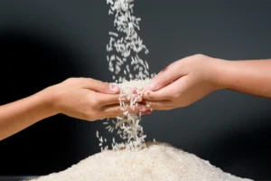 A common question that arises when cooking is about washing rice, why it is necessary and how to do it correctly.